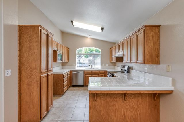 6133 N Marty Avenue, Fresno, CA 93711