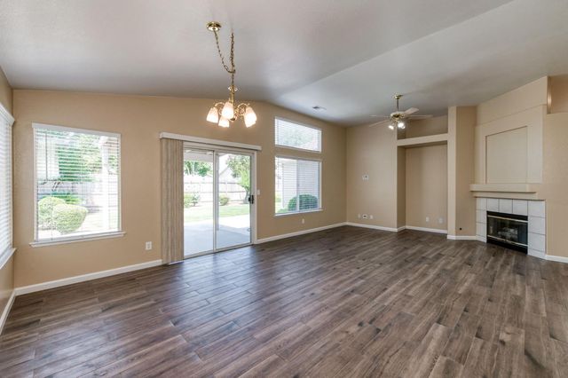 6133 N Marty Avenue, Fresno, CA 93711