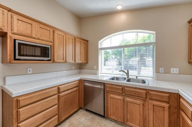 6133 N Marty Avenue, Fresno, CA 93711