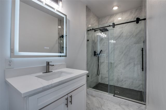 301 S Stewart Avenue, Lancaster, TX 75146