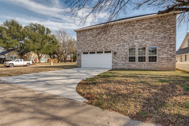 301 S Stewart Avenue, Lancaster, TX 75146