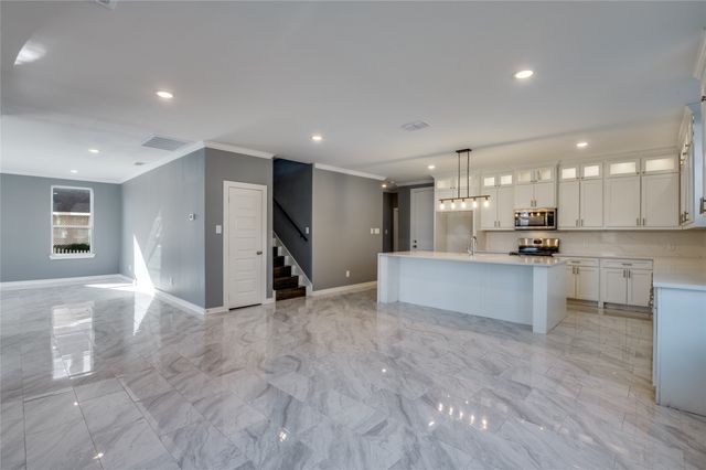 301 S Stewart Avenue, Lancaster, TX 75146