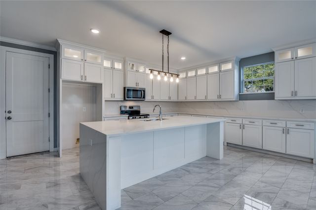 301 S Stewart Avenue, Lancaster, TX 75146