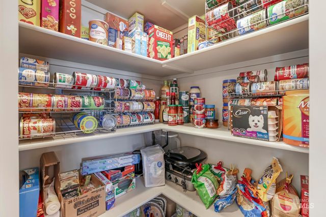 933 Applewood Dr, Buhl, ID 83316