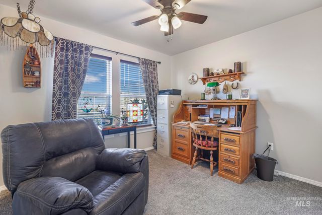 933 Applewood Dr, Buhl, ID 83316