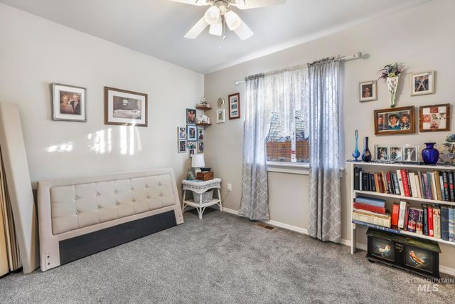 933 Applewood Dr, Buhl, ID 83316