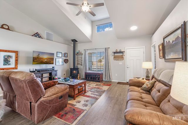 933 Applewood Dr, Buhl, ID 83316