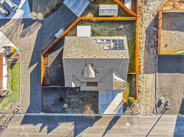 933 Applewood Dr, Buhl, ID 83316