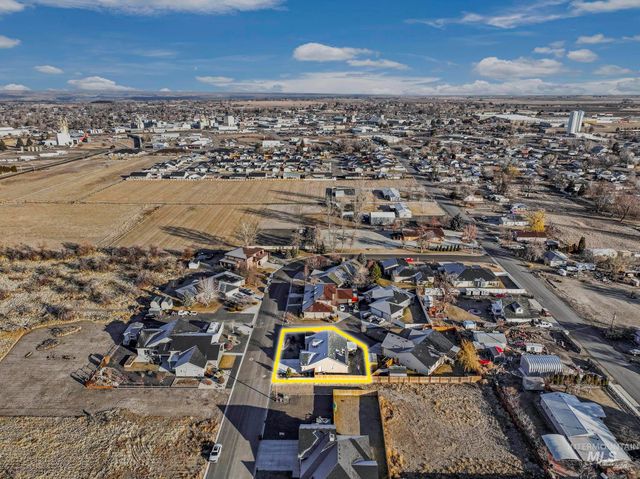 933 Applewood Dr, Buhl, ID 83316