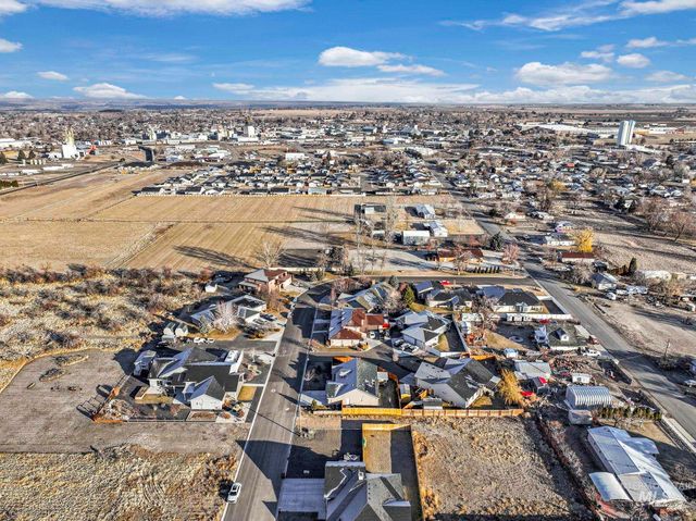 933 Applewood Dr, Buhl, ID 83316