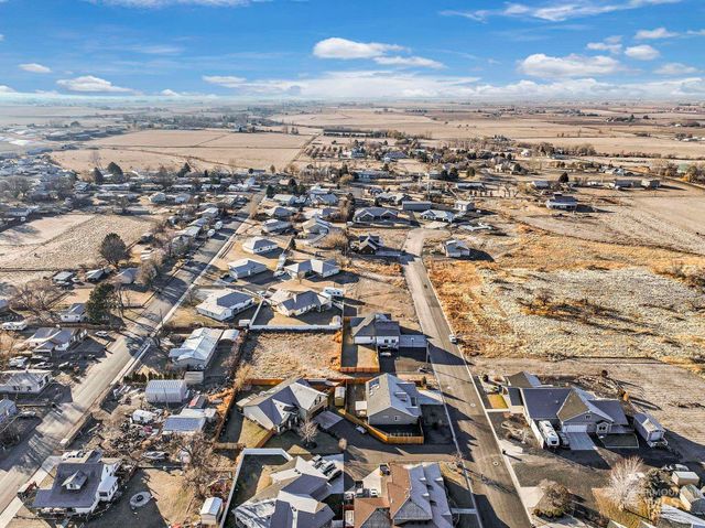 933 Applewood Dr, Buhl, ID 83316