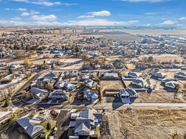 933 Applewood Dr, Buhl, ID 83316