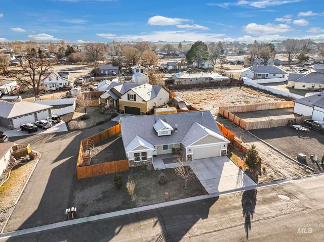 933 Applewood Dr, Buhl, ID 83316