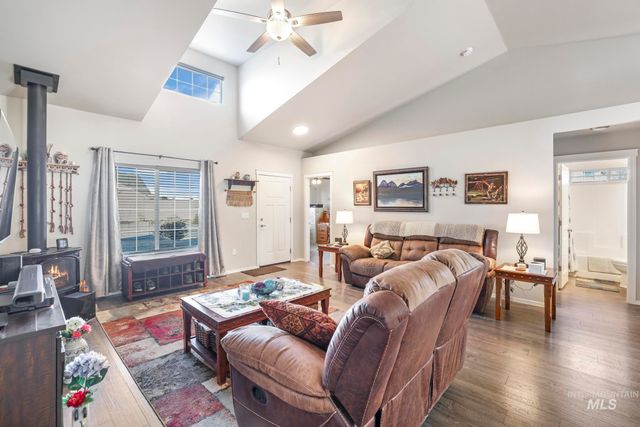 933 Applewood Dr, Buhl, ID 83316