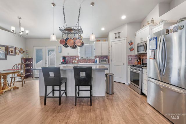 933 Applewood Dr, Buhl, ID 83316