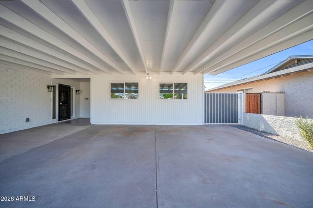 8219 E WHITTON Avenue, Scottsdale, AZ 85251
