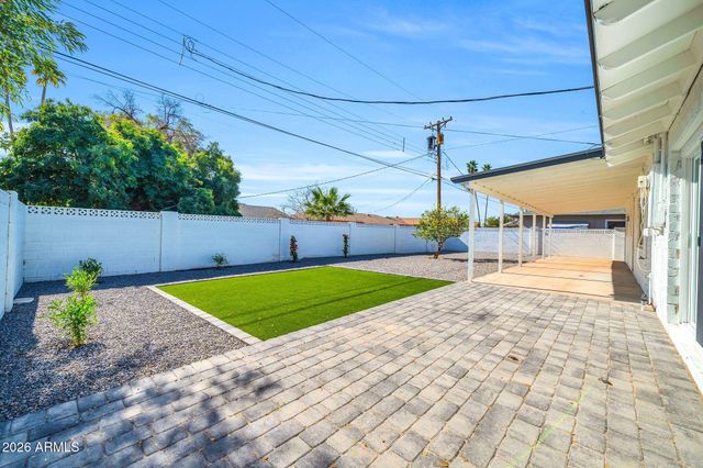 8219 E WHITTON Avenue, Scottsdale, AZ 85251