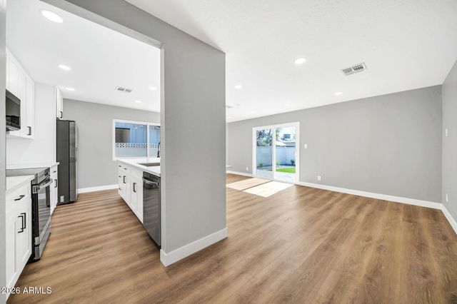 8219 E WHITTON Avenue, Scottsdale, AZ 85251