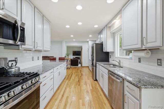 5105 Mohawk Avenue, Independence Charter Township, MI 48348