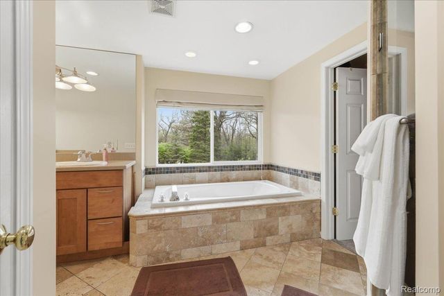 5105 Mohawk Avenue, Independence Charter Township, MI 48348