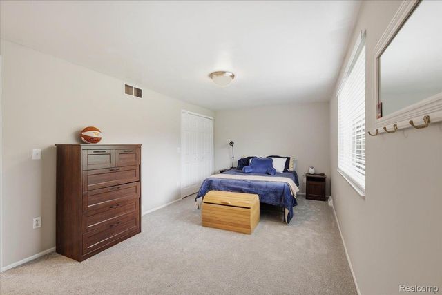 5105 Mohawk Avenue, Independence Charter Township, MI 48348