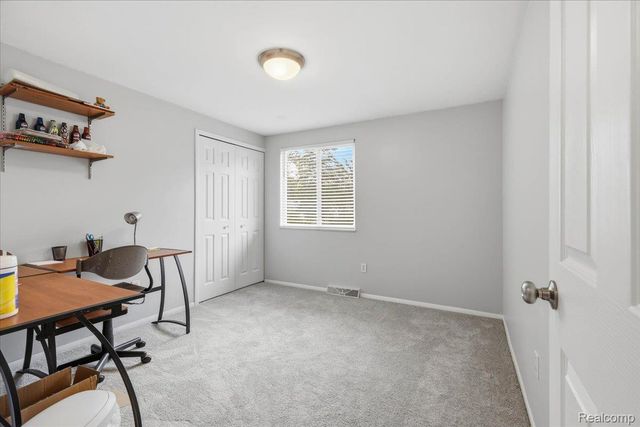 5105 Mohawk Avenue, Independence Charter Township, MI 48348
