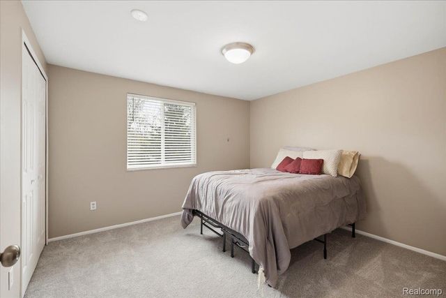 5105 Mohawk Avenue, Independence Charter Township, MI 48348