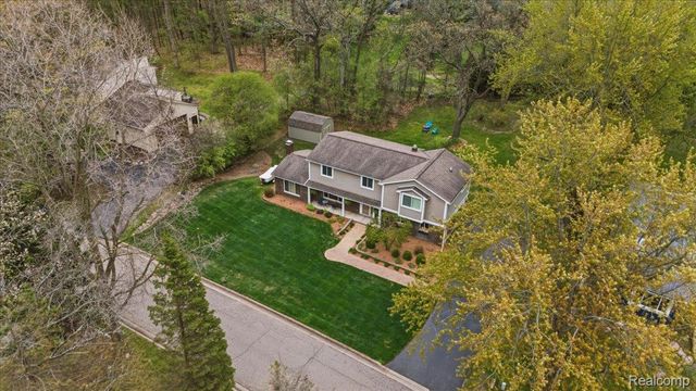 5105 Mohawk Avenue, Independence Charter Township, MI 48348