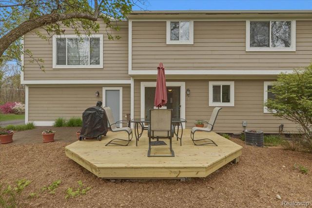 5105 Mohawk Avenue, Independence Charter Township, MI 48348