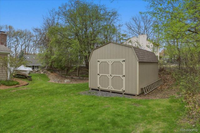 5105 Mohawk Avenue, Independence Charter Township, MI 48348