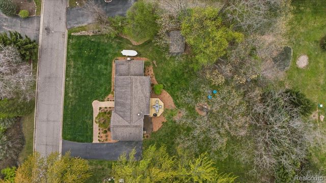 5105 Mohawk Avenue, Independence Charter Township, MI 48348