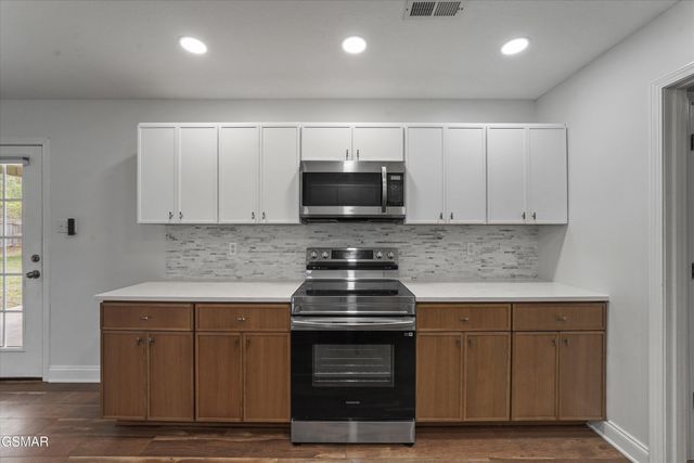 200 Flora Drive, Lenoir City, TN 37771