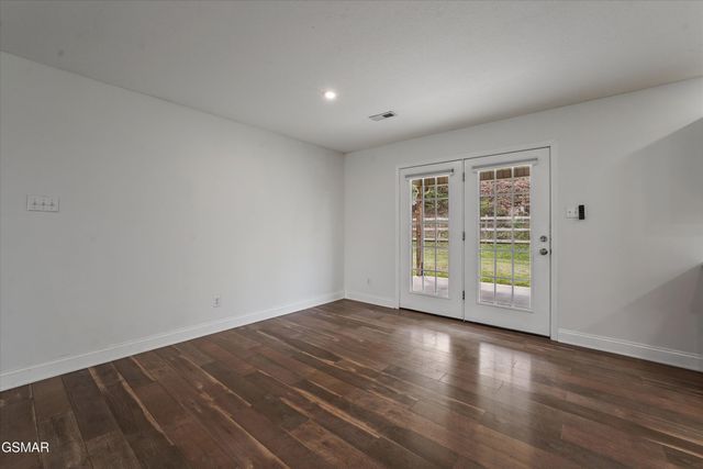 200 Flora Drive, Lenoir City, TN 37771