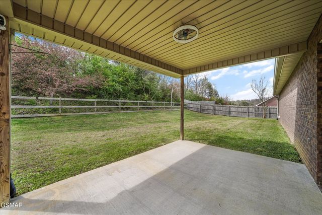 200 Flora Drive, Lenoir City, TN 37771