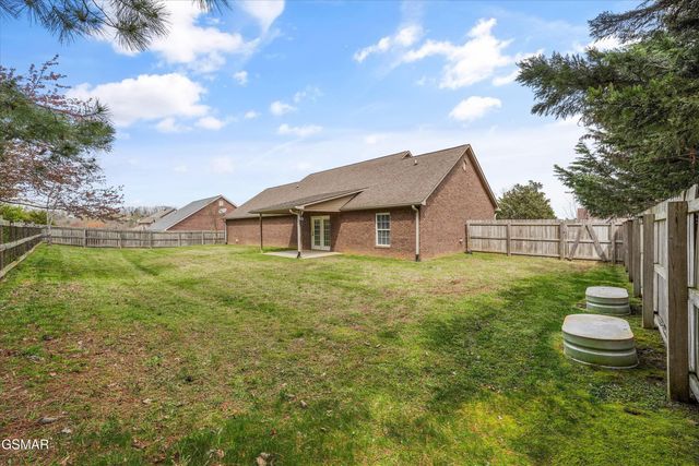 200 Flora Drive, Lenoir City, TN 37771