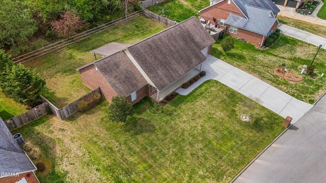 200 Flora Drive, Lenoir City, TN 37771