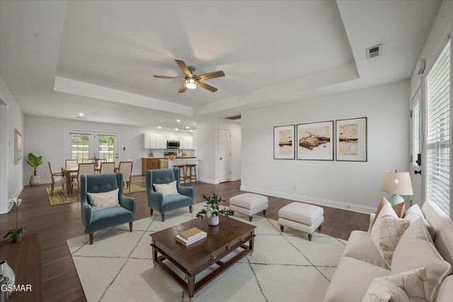 200 Flora Drive, Lenoir City, TN 37771