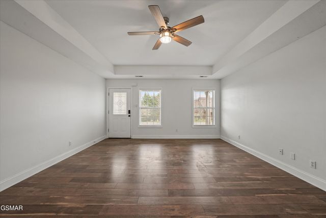 200 Flora Drive, Lenoir City, TN 37771