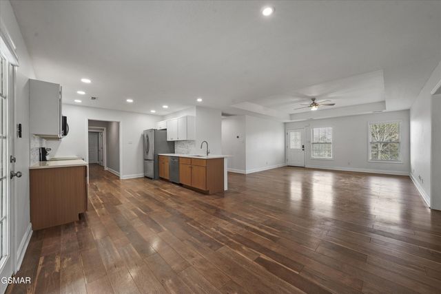 200 Flora Drive, Lenoir City, TN 37771