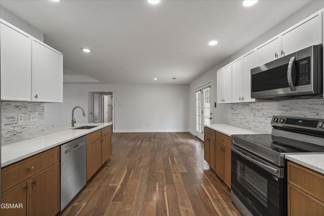 200 Flora Drive, Lenoir City, TN 37771