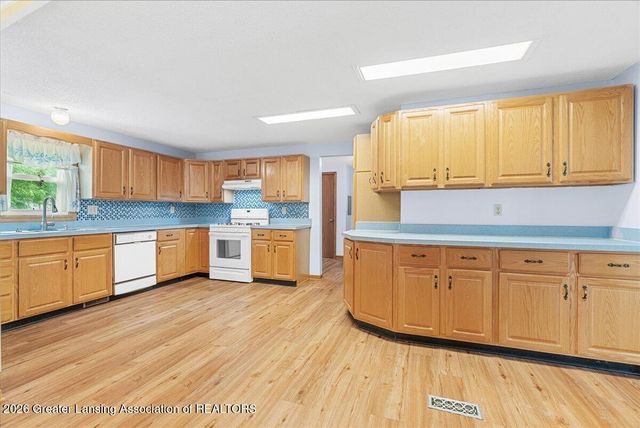 823 Pleasant Street, Grand Ledge, MI 48837