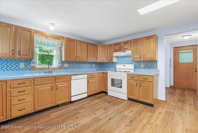 823 Pleasant Street, Grand Ledge, MI 48837