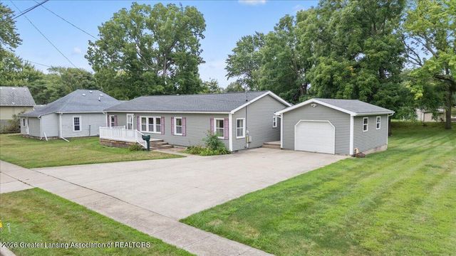 823 Pleasant Street, Grand Ledge, MI 48837
