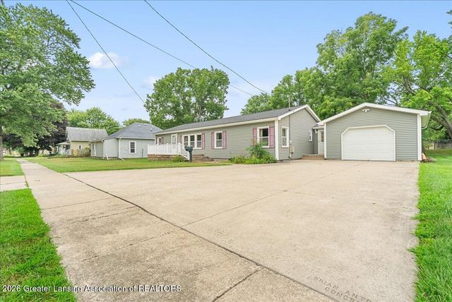 823 Pleasant Street, Grand Ledge, MI 48837