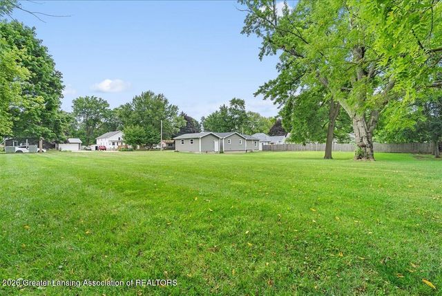 823 Pleasant Street, Grand Ledge, MI 48837