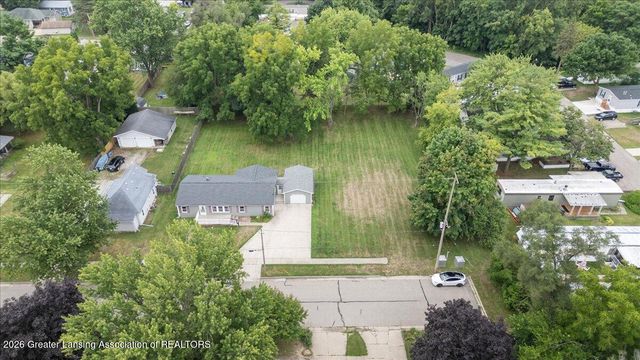 823 Pleasant Street, Grand Ledge, MI 48837