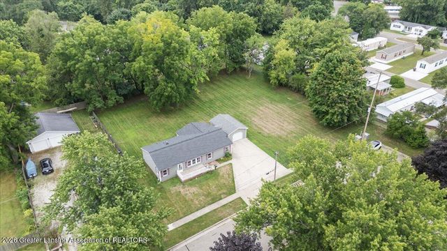 823 Pleasant Street, Grand Ledge, MI 48837