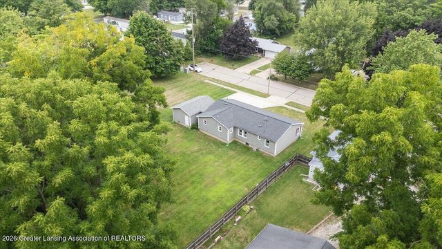 823 Pleasant Street, Grand Ledge, MI 48837