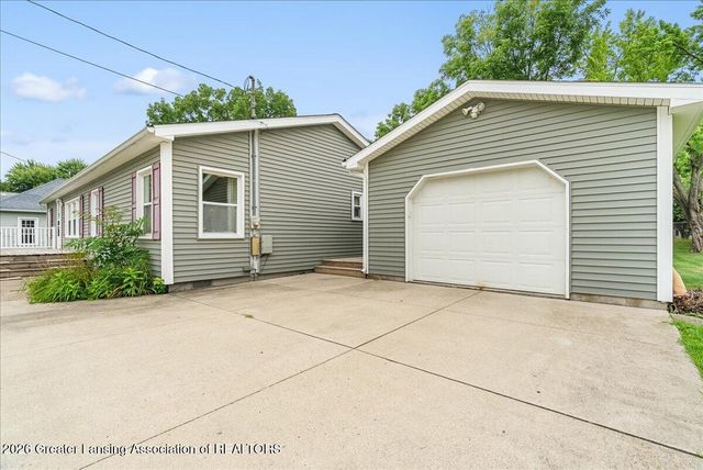 823 Pleasant Street, Grand Ledge, MI 48837