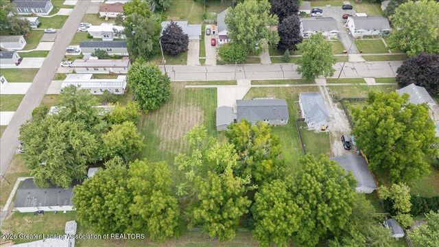 823 Pleasant Street, Grand Ledge, MI 48837